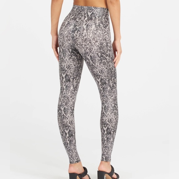 Spanx leggings snake skin pattern black gray  no seam in front leggings new - Picture 3 of 9